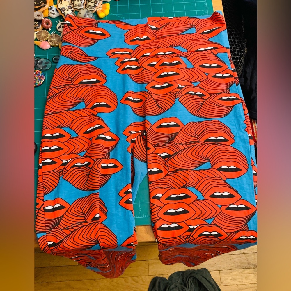 Nooworks Mouths leggings size large